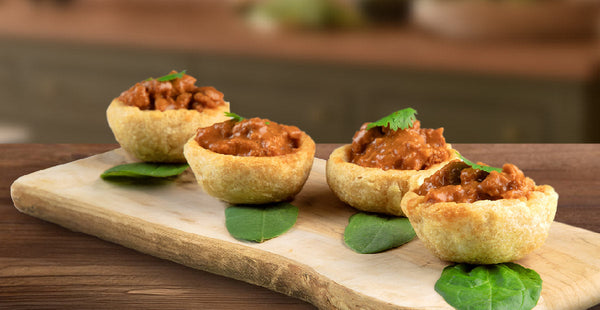 Canastas de plátano rellenas con ceviche BBQ